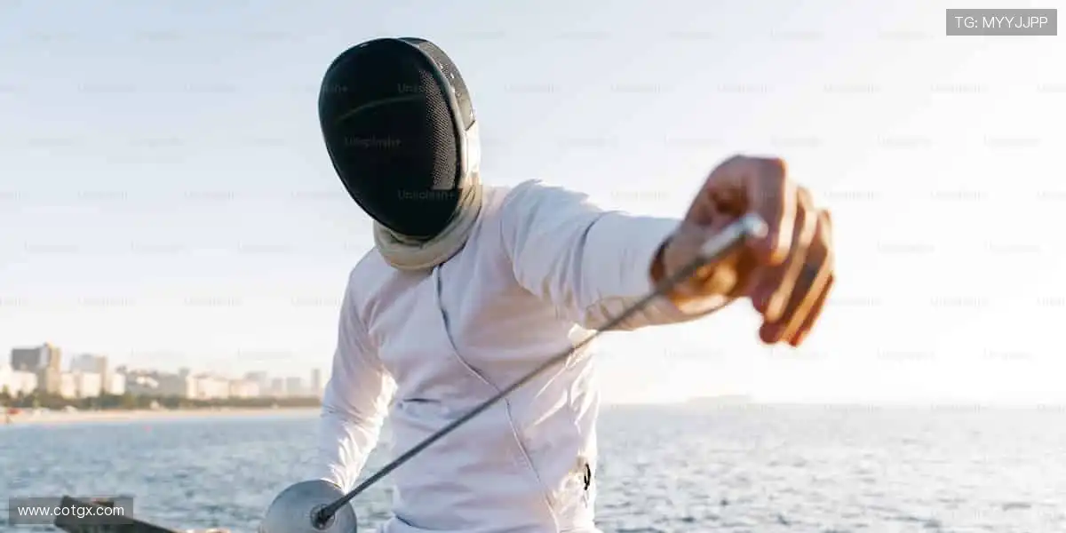 👕 球迷专属，个性定制！从球衣到潮 T，每一件都是你的主场战袍！